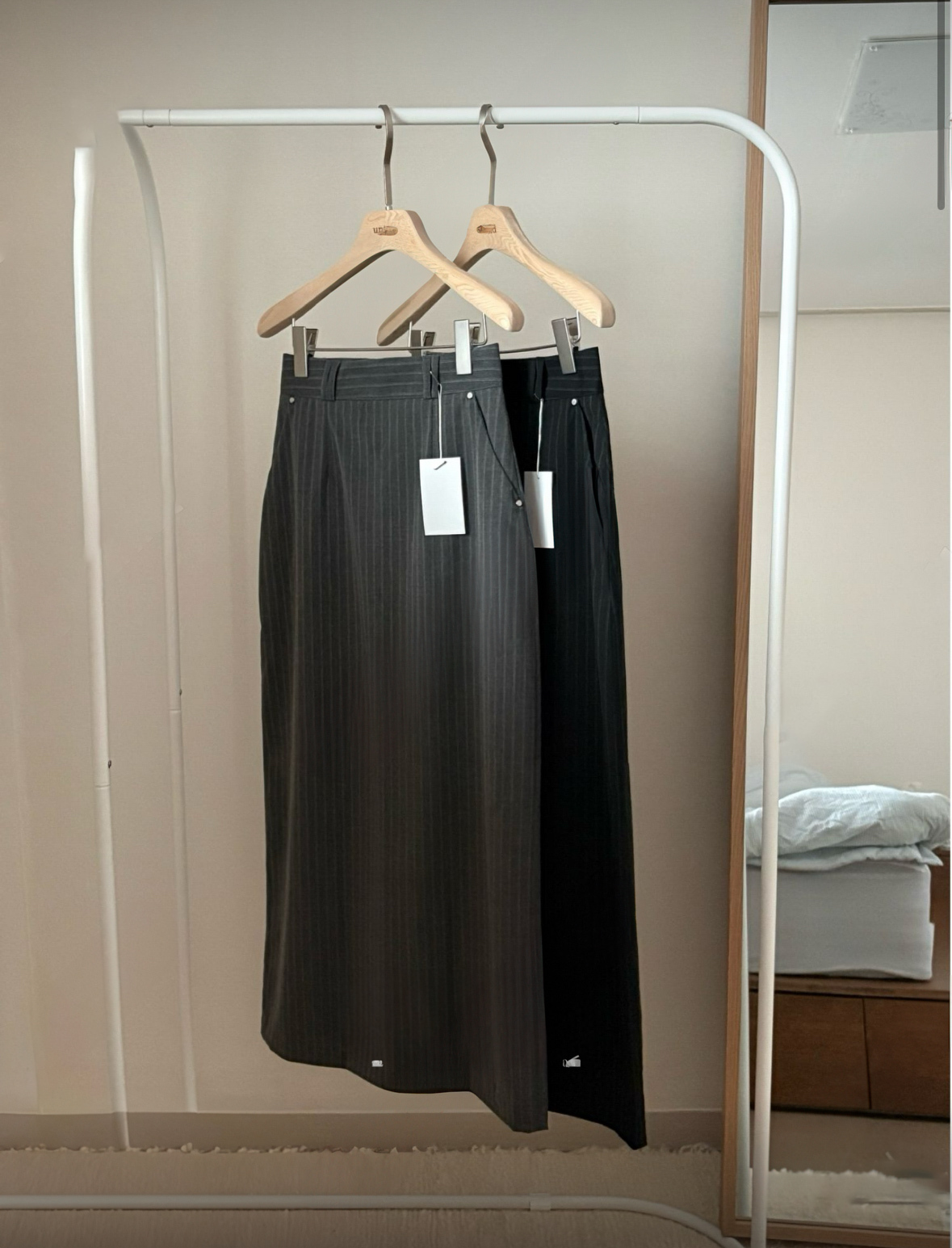 版型超顯瘦的直紋西裝裙