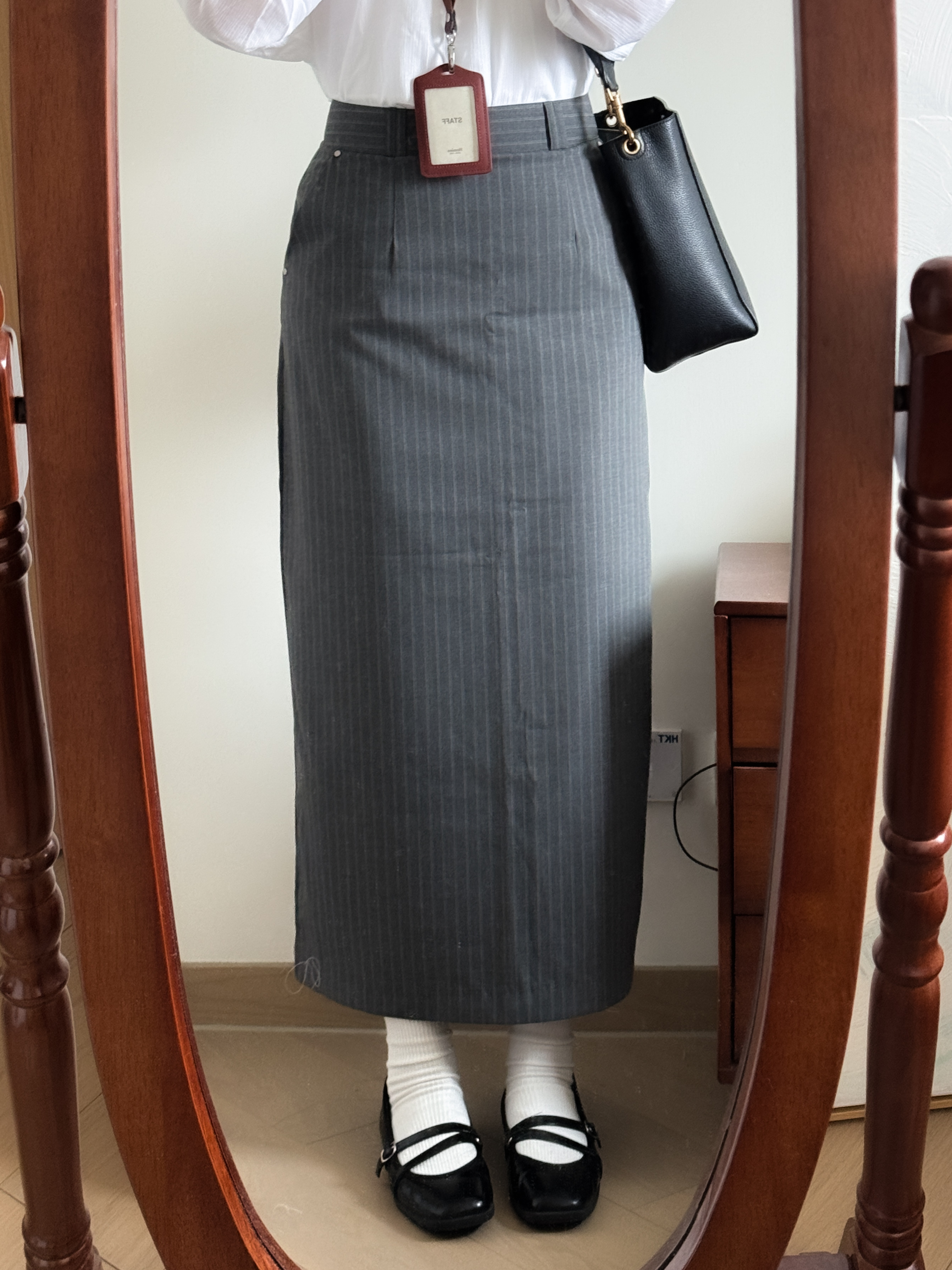 版型超顯瘦的直紋西裝裙