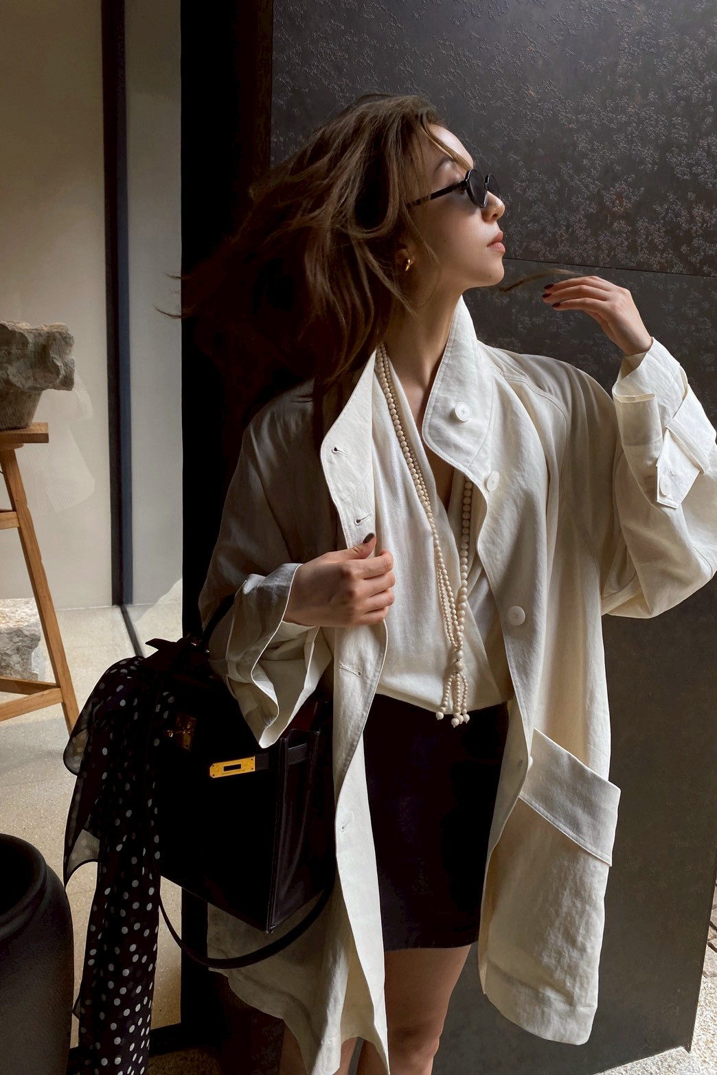 奶油白交疊V領造型羊絨上衣-S-XL (Elegant & Love)