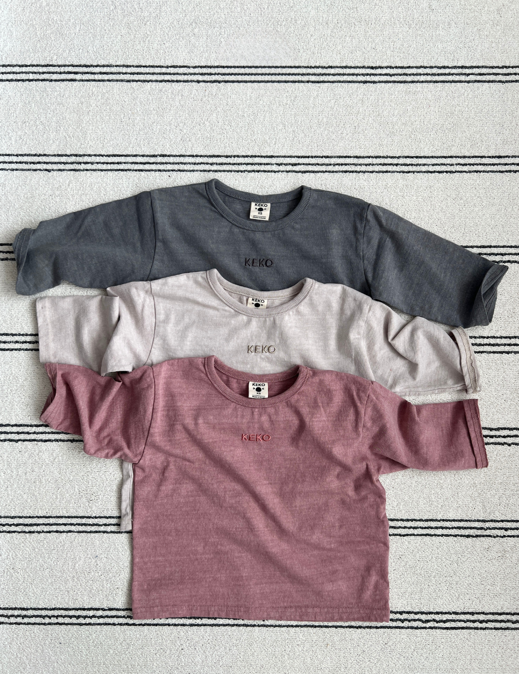 簡約刺繡圓領上衣