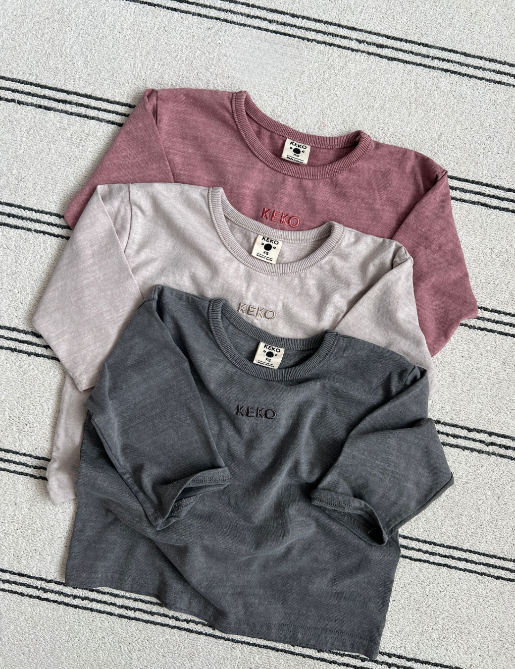 簡約刺繡圓領上衣