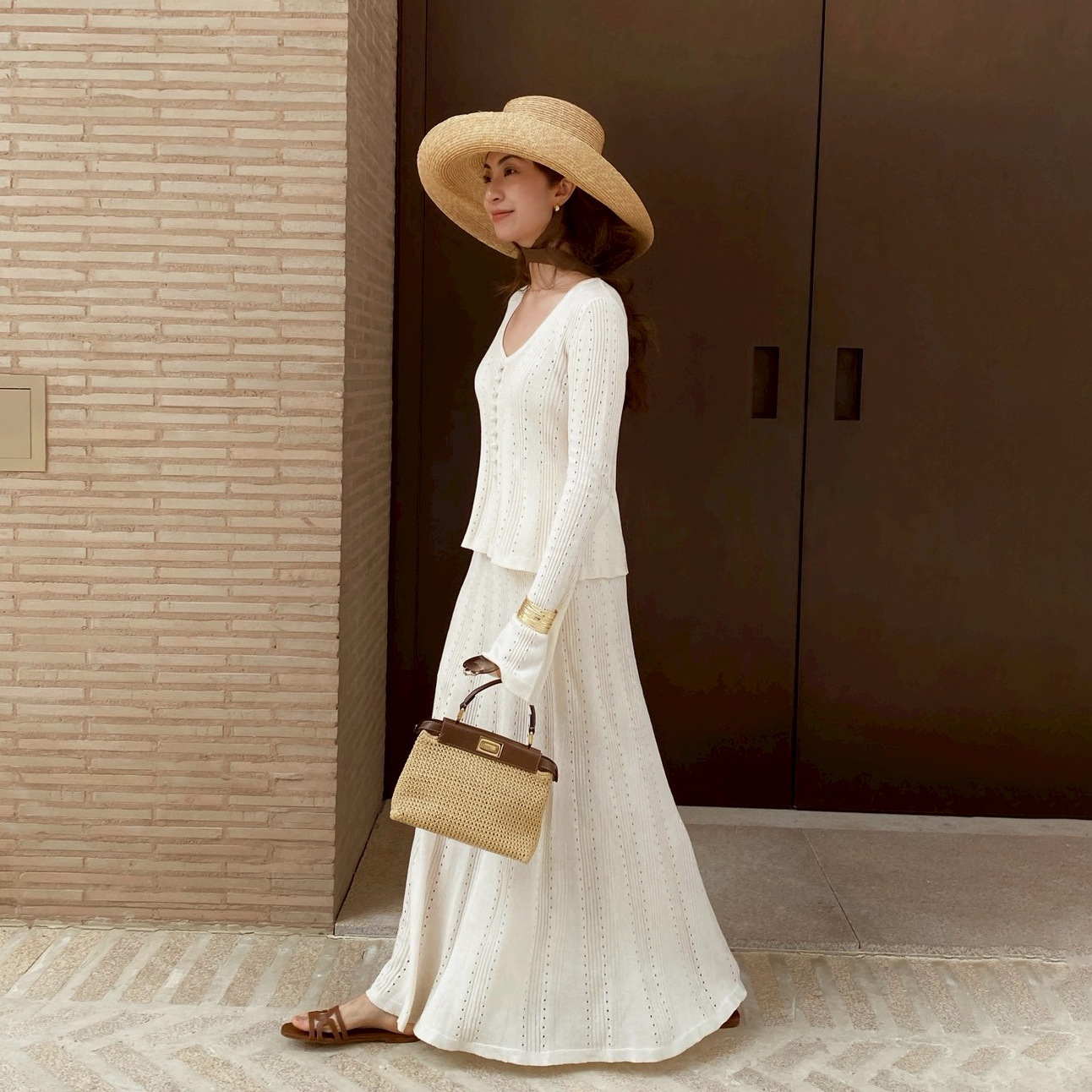 奶油白V領排釦針織上衣+長裙SET-S-L (Elegant & Love)