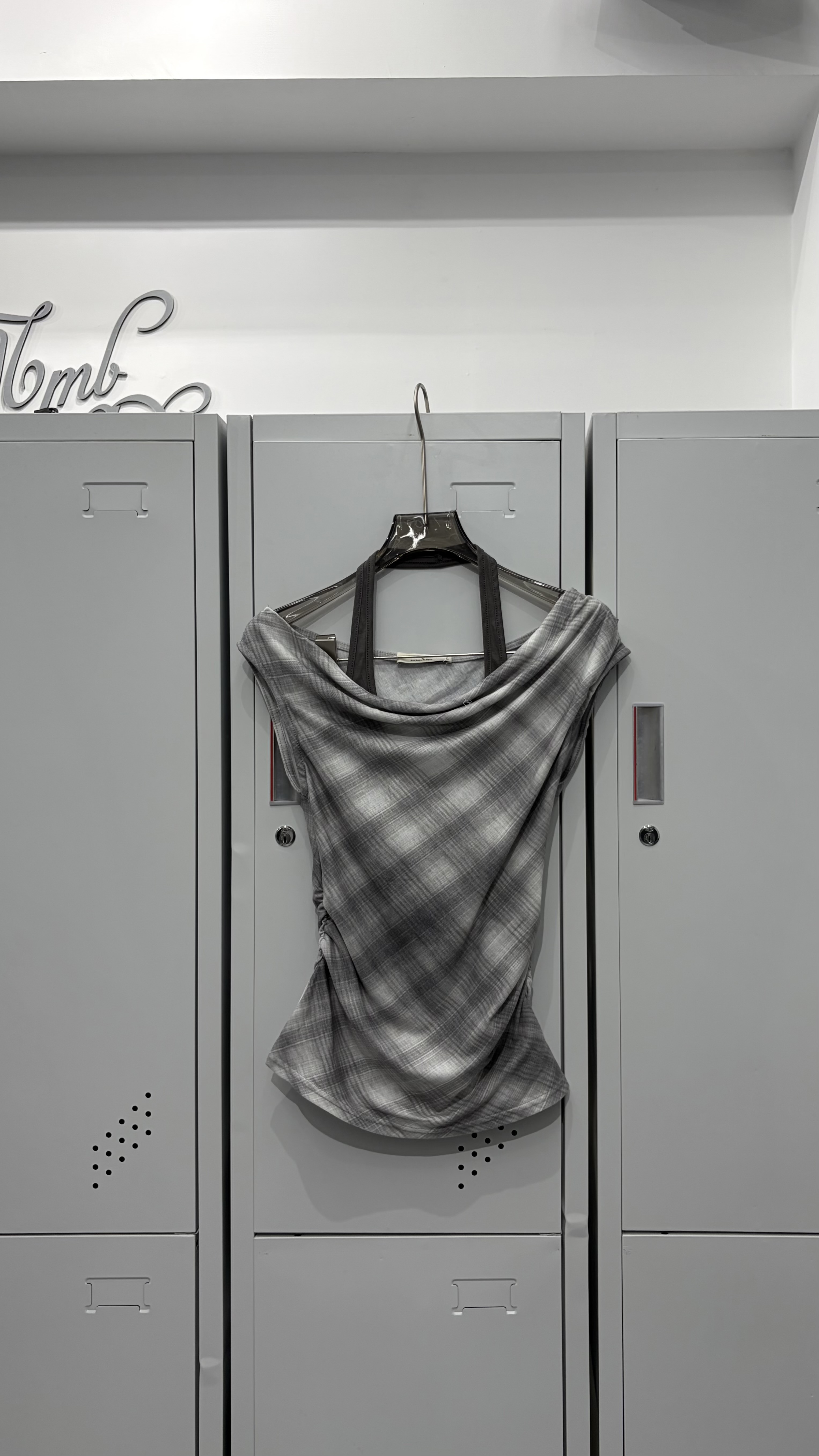 假兩件慵懶格調垂領背心