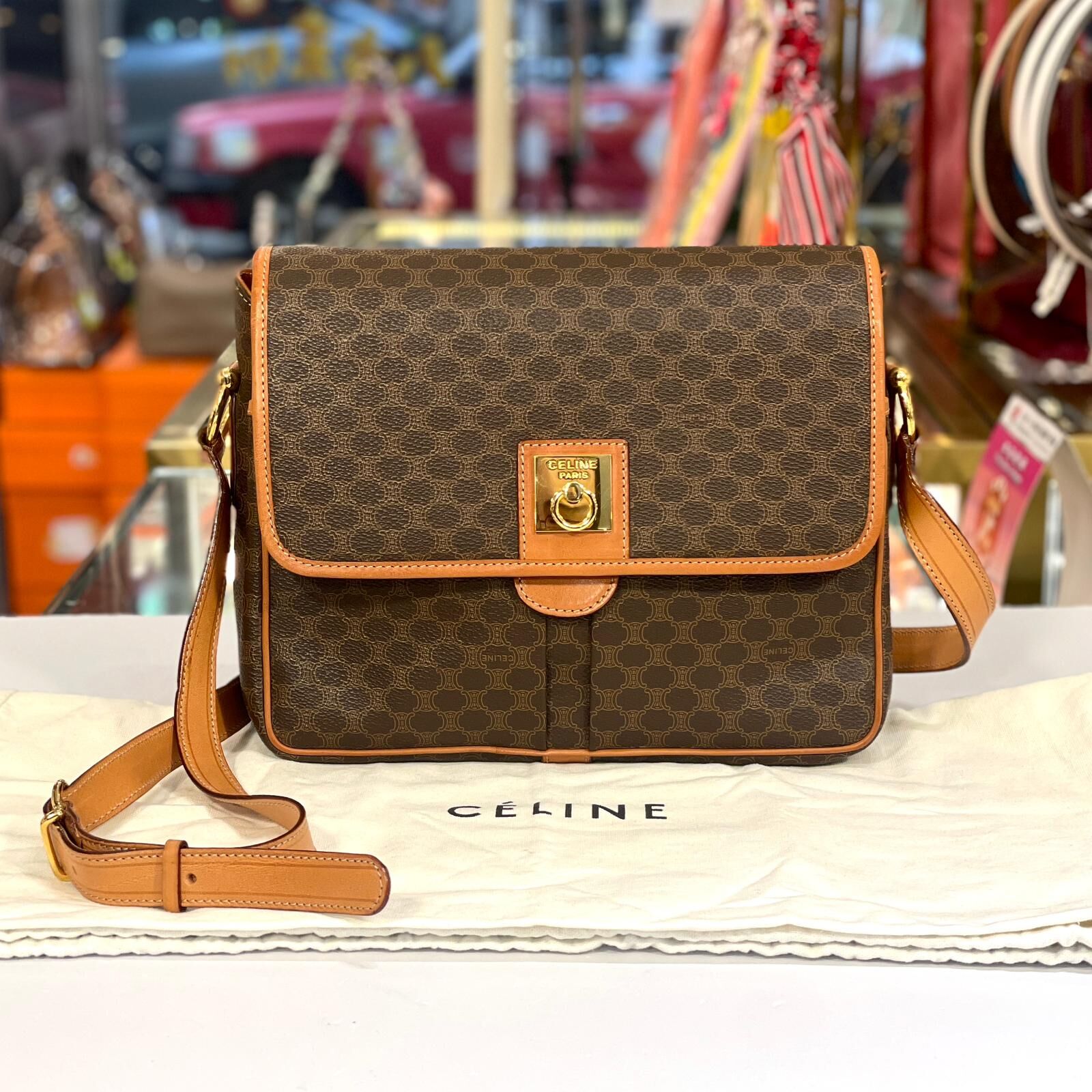 未使用品！全新CELINE斜背包, Macadam中古款,金色馬蹄扣, #香榭站正品