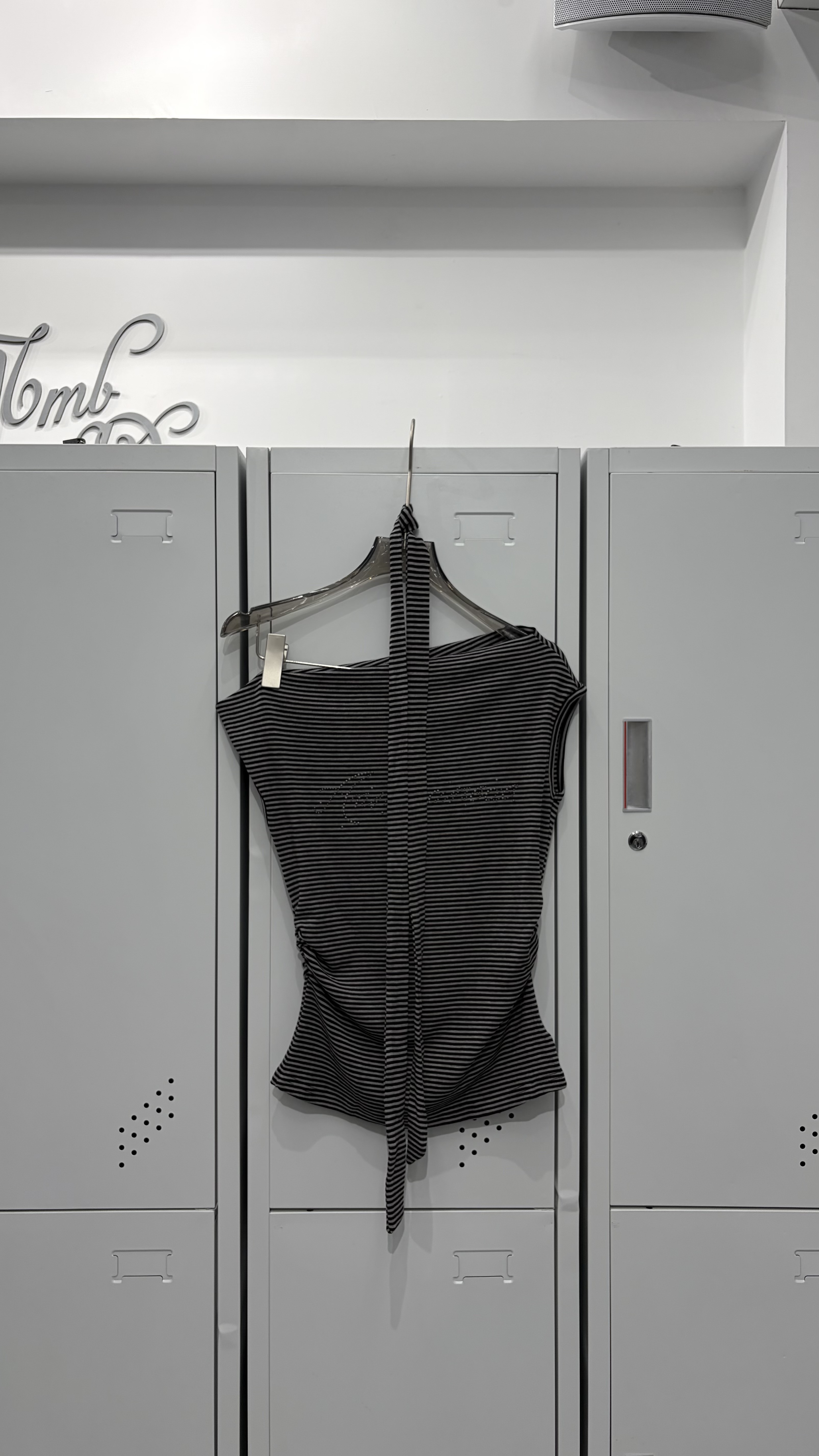 垂領細條紋繞脖上衣