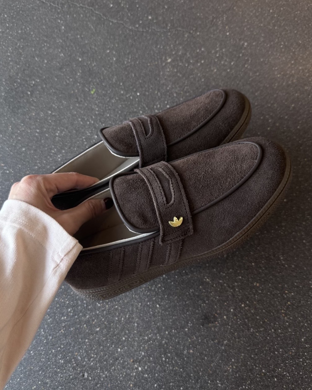 <下單即享7-11免運> ADIDAS HANDBALL SPEZIAL LOAFER 摩卡棕 咖啡色 大地色 樂福鞋 復古 金屬標 三葉草 男女鞋 KJ2533 / 調貨