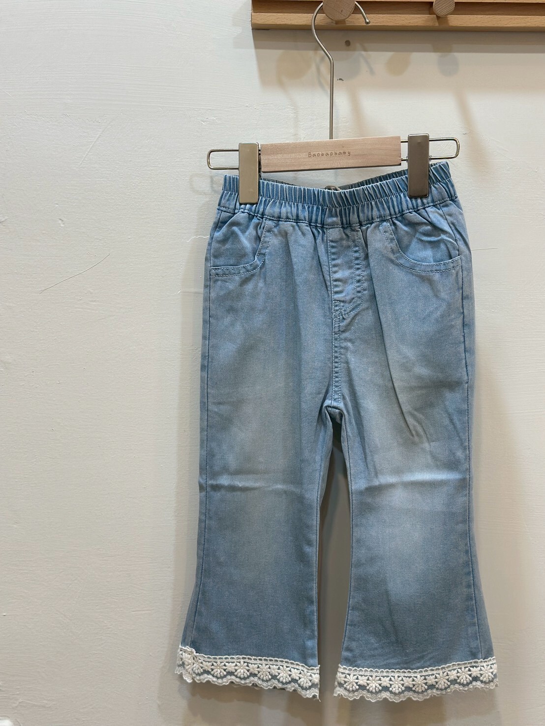 蕾絲微喇牛仔褲