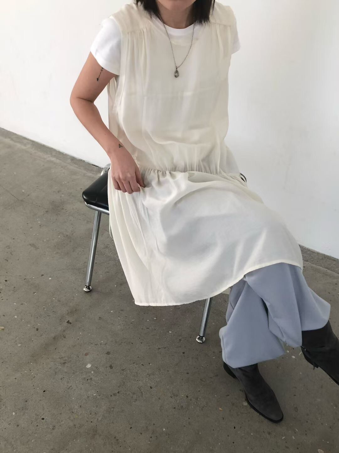 獨特斜切抓摺裙擺造型無袖透膚感長洋裝 / 3色