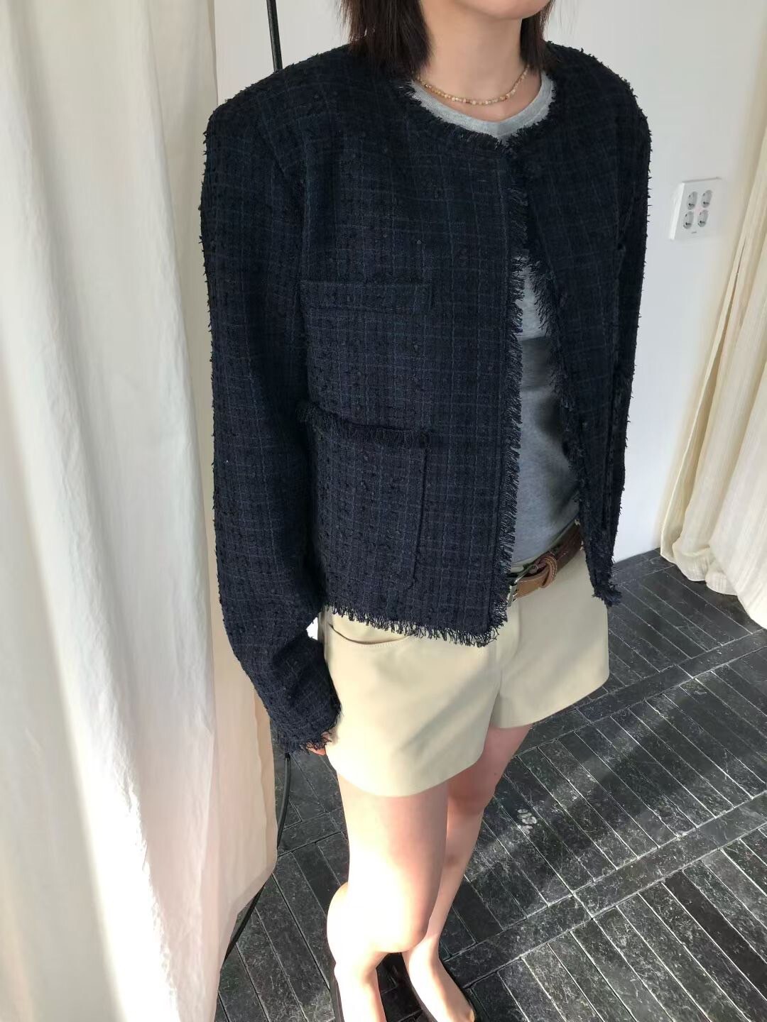 抽鬚滾邊圓領同色系排釦小香外套 / 2色