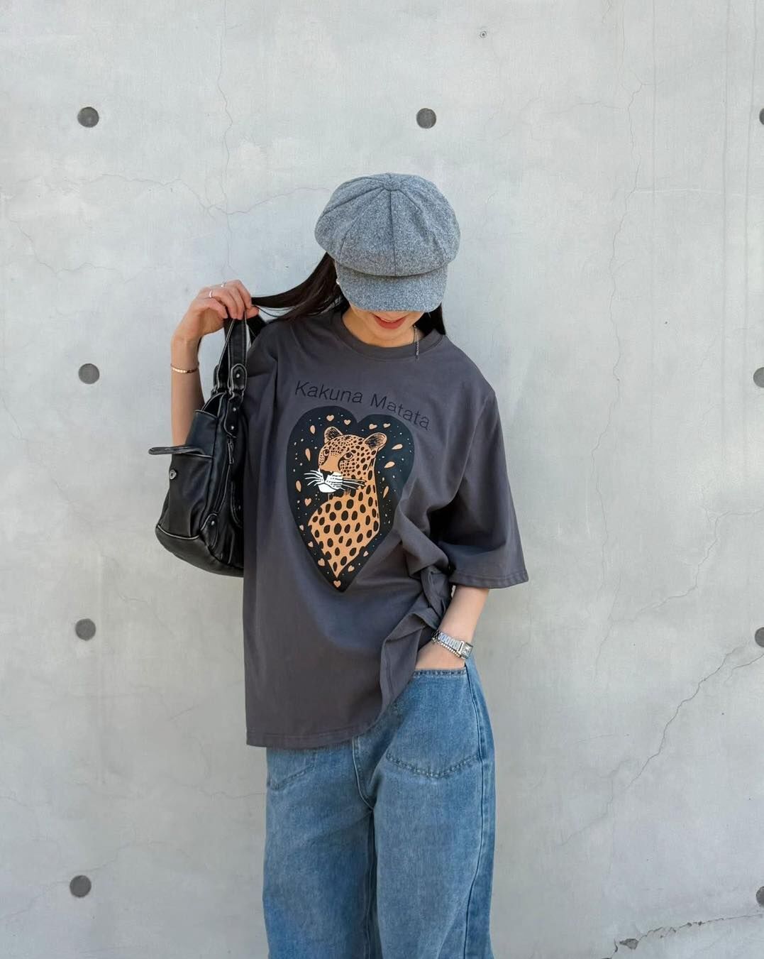 【時髦百搭的美式愛心小豹字母造型tee】（現貨）
