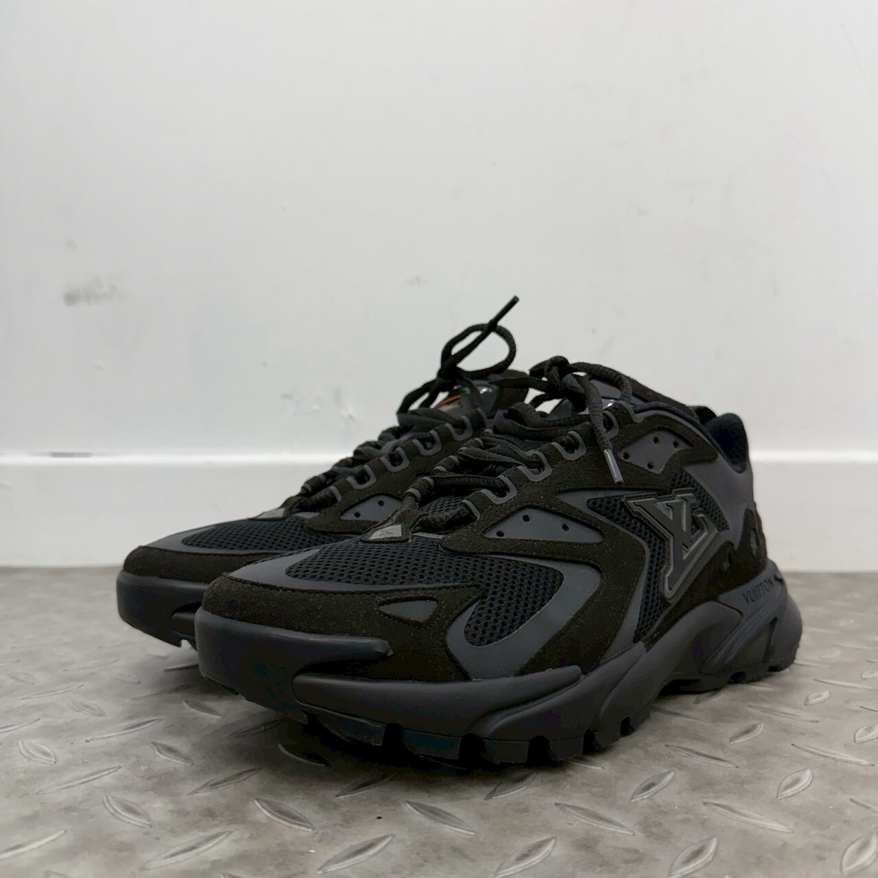 LOUIS VUITTON RUNNER TATIC 8 2/1 SIZE 27.5CM