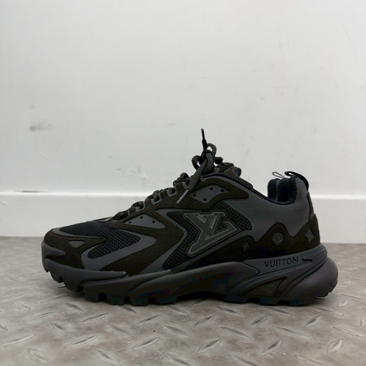 LOUIS VUITTON RUNNER TATIC 8 2/1 SIZE 27.5CM