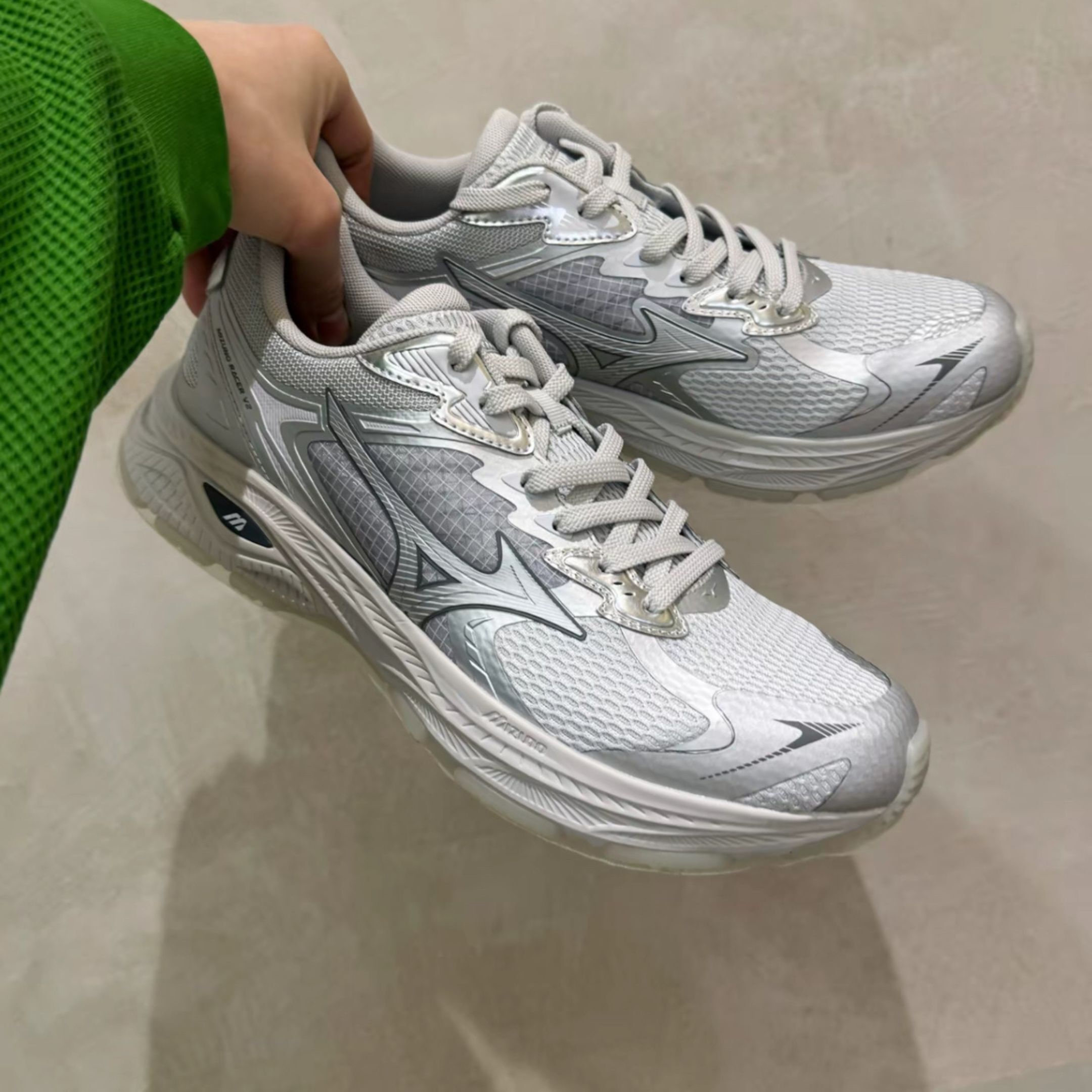 NICEDAY 代購 Mizuno Racer V2 白 銀白 米白 銀 復古 機能 慢跑 D1GH250607