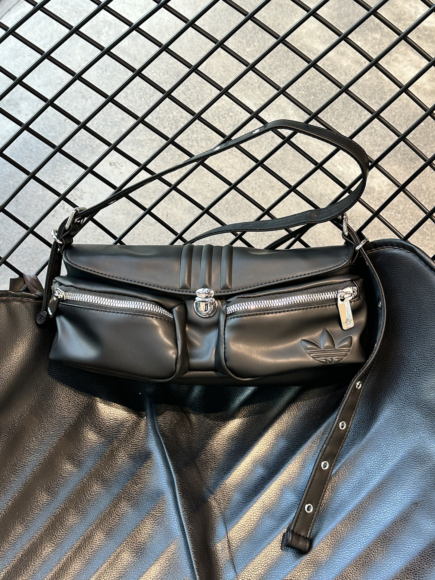 代購-Adidas Originals 三葉草 腋下包 單肩包 中號 黑色