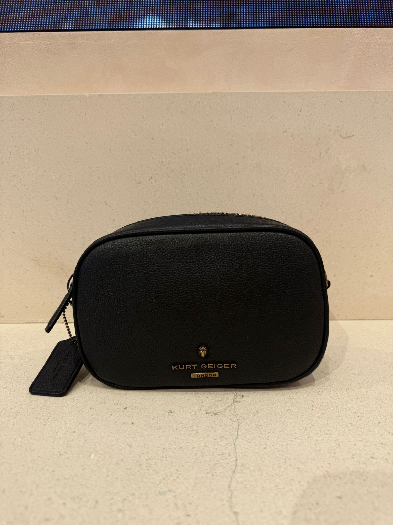 UK-GGG0305-469 (A10)