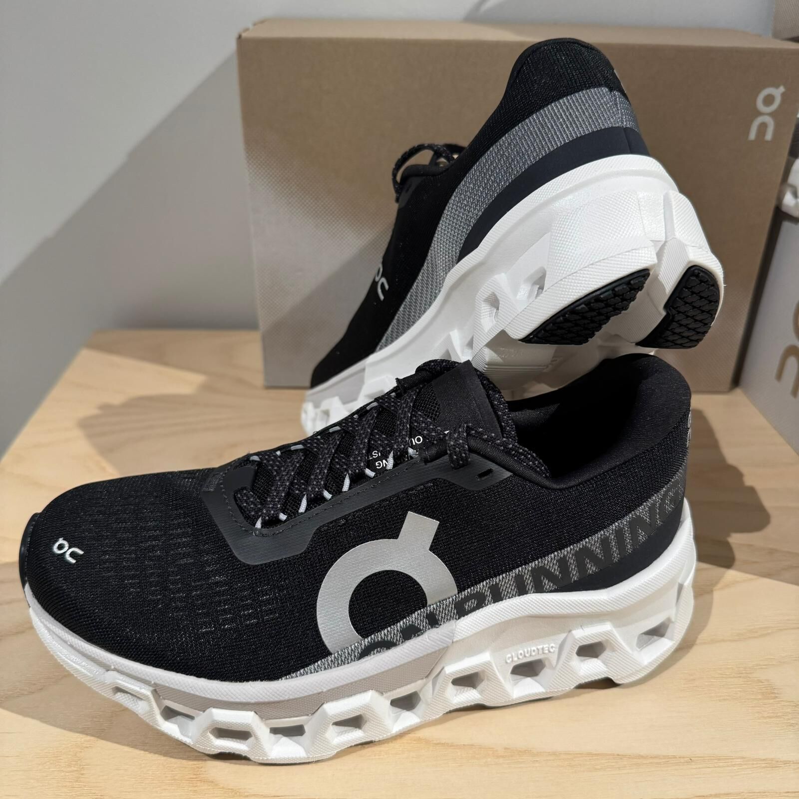 UK-CCG0304-415 男款 (U款)(碼數:42/42.5/43/44/44.5/45/46)