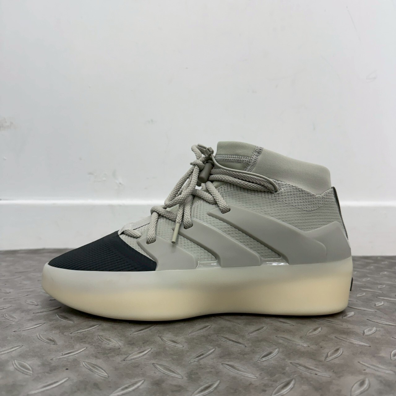 ADIDAS x FEAR OF GOD Athletics I Basketball SIZE 28CM