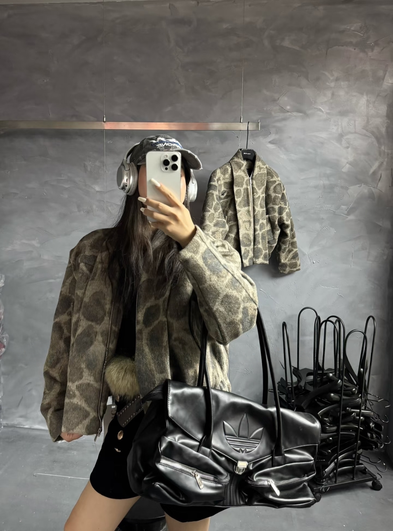 代購-<漂亮瘋> Adidas Originals 三葉草 經典實用 長柄包 單肩包 大號 黑色