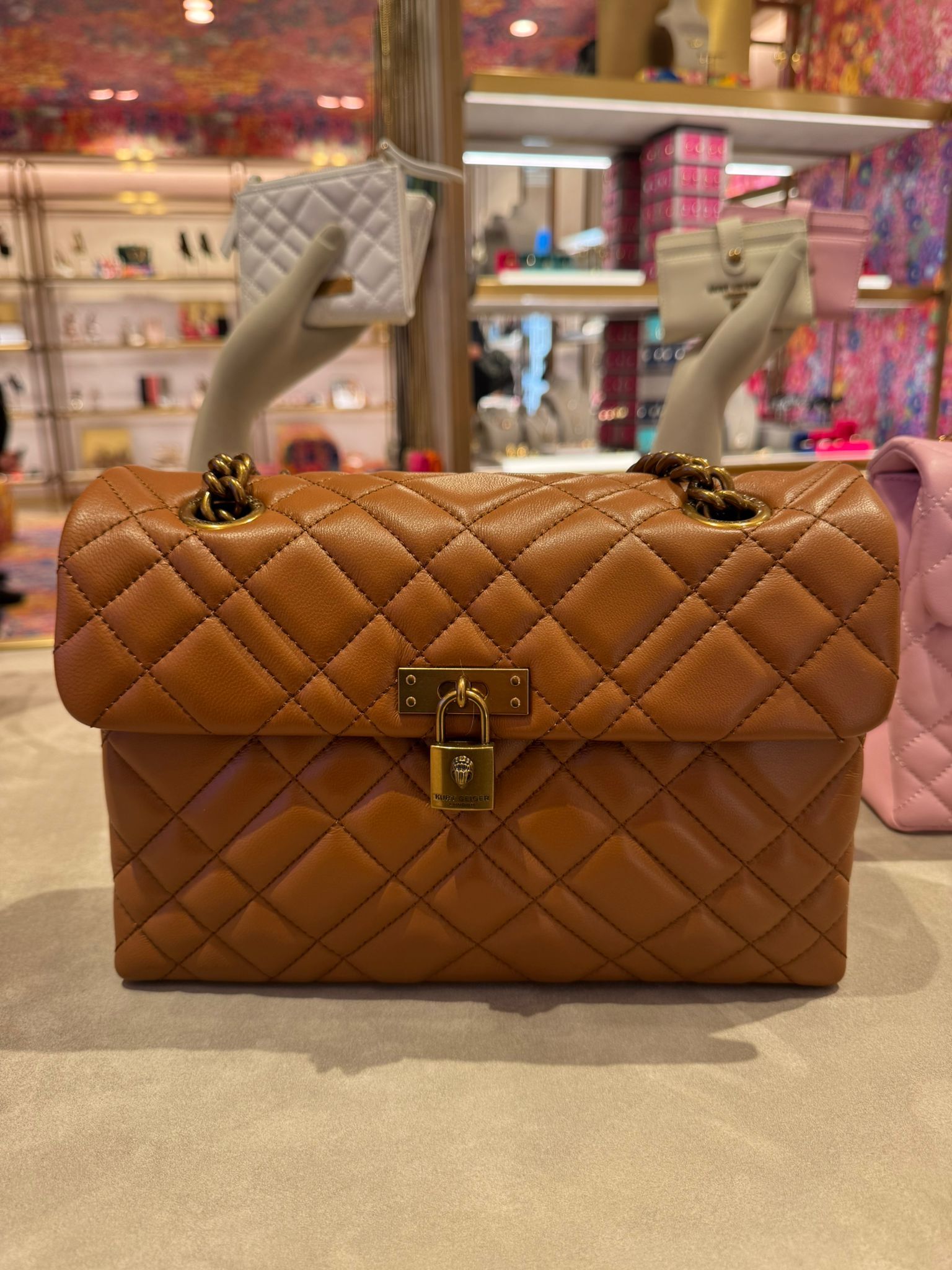 UK-GGG0305-476 羊皮 隨機鎖扣款 (A17)