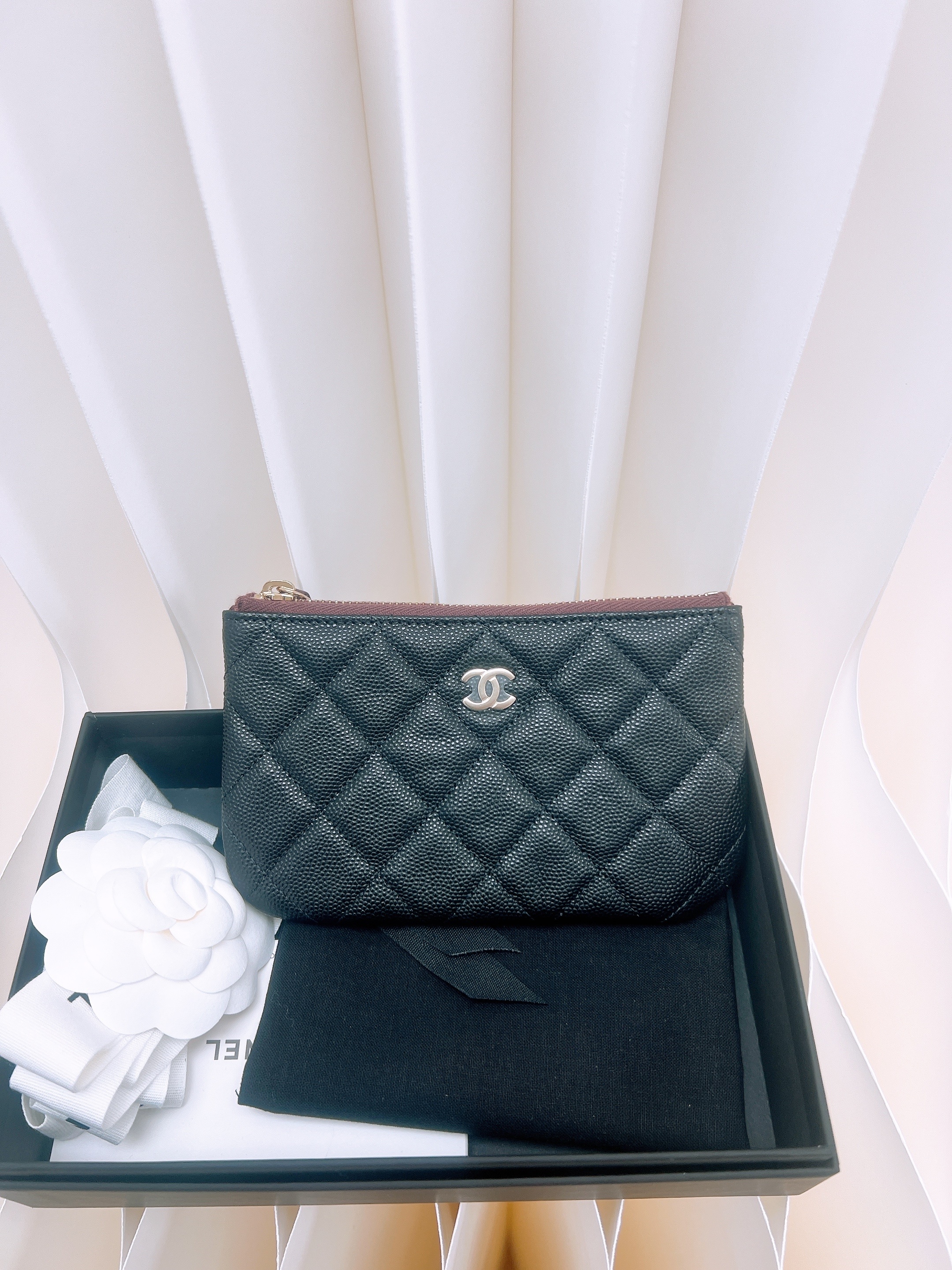 *Unused* Chanel zipped pouch (black caviar GHW)