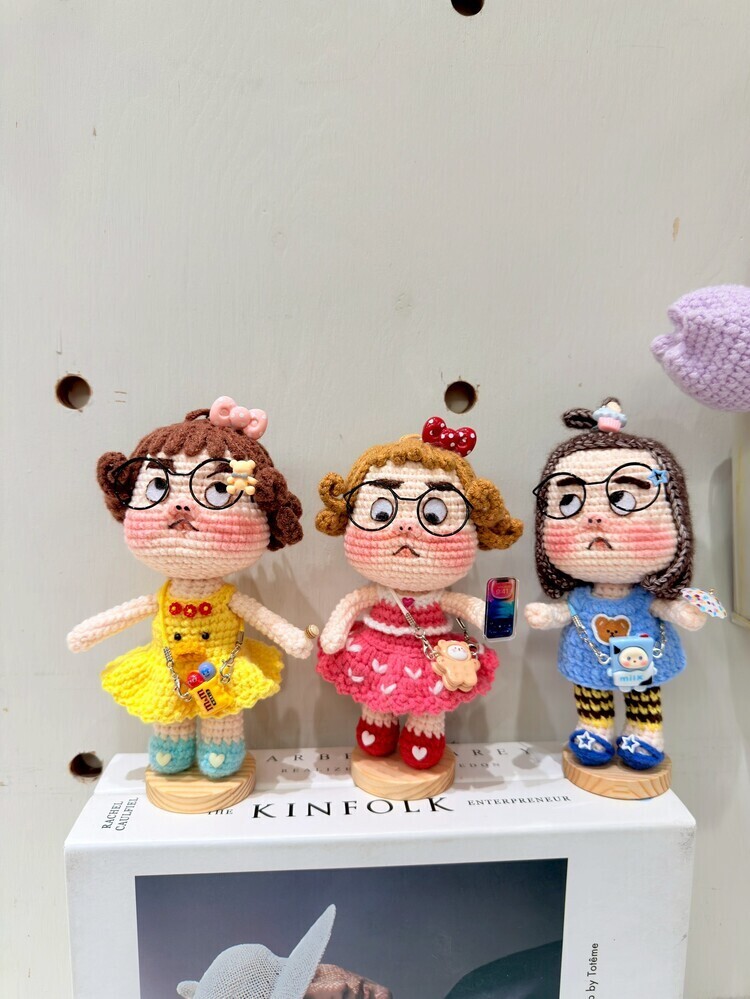 『藍』生氣氣洋裝醜娃吊飾-3號『約14cm』