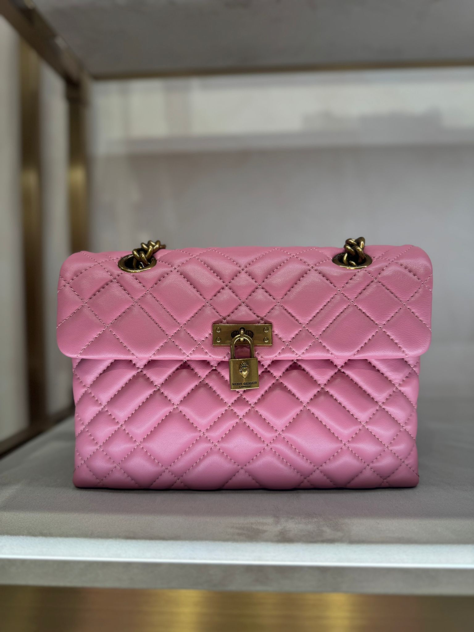 UK-GGG0305-498 隨機鎖扣款 (A39)