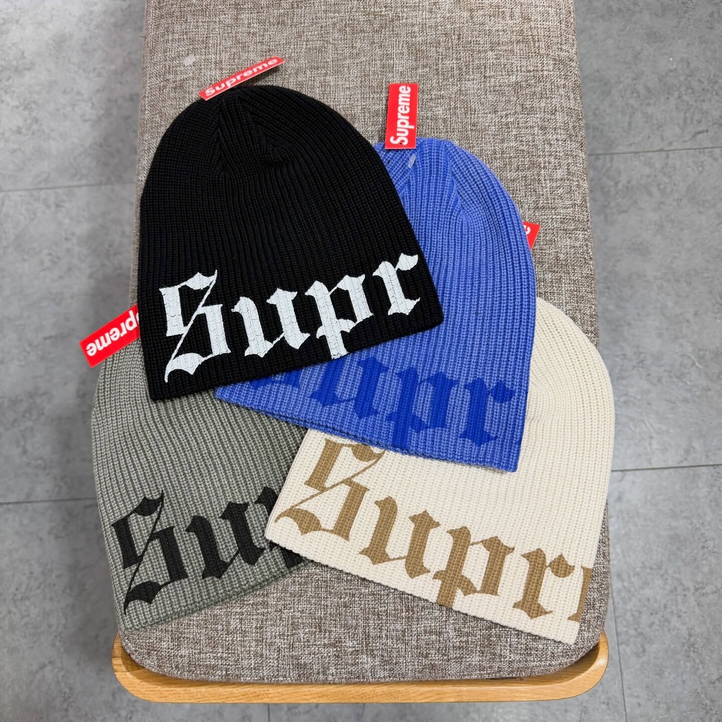 Supreme SS26 Old English Printed Beanie 冷帽
