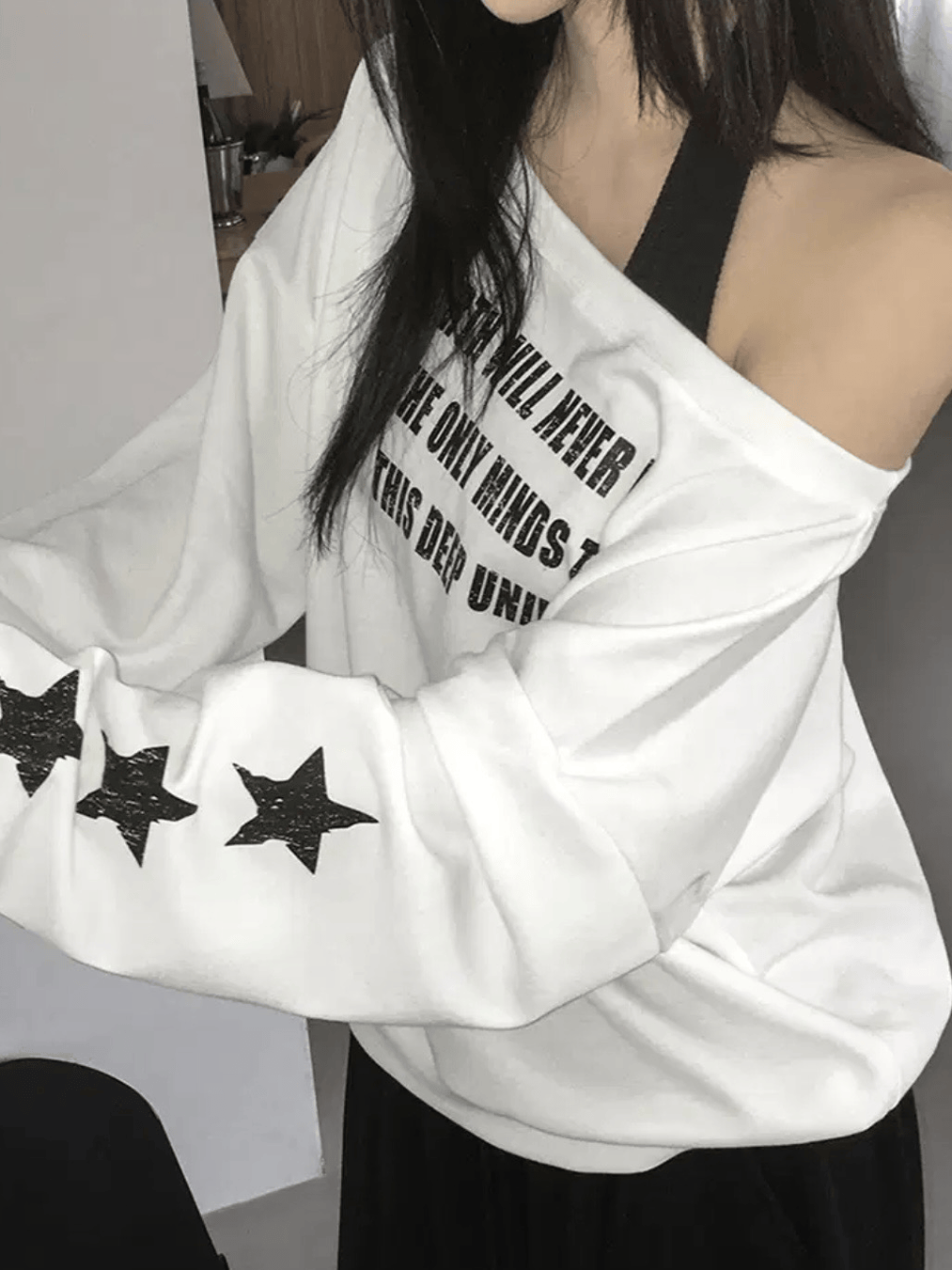 【網站限定優惠】Deep Universe And Star Sweatshirt