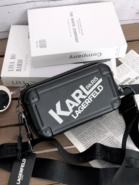 【預購】Karl Lagerfeld Paris Logo H030519 斜咩袋