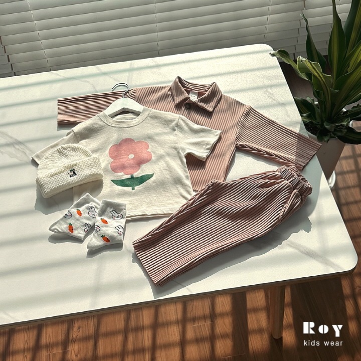 正韓春roy 三色花朵上衣