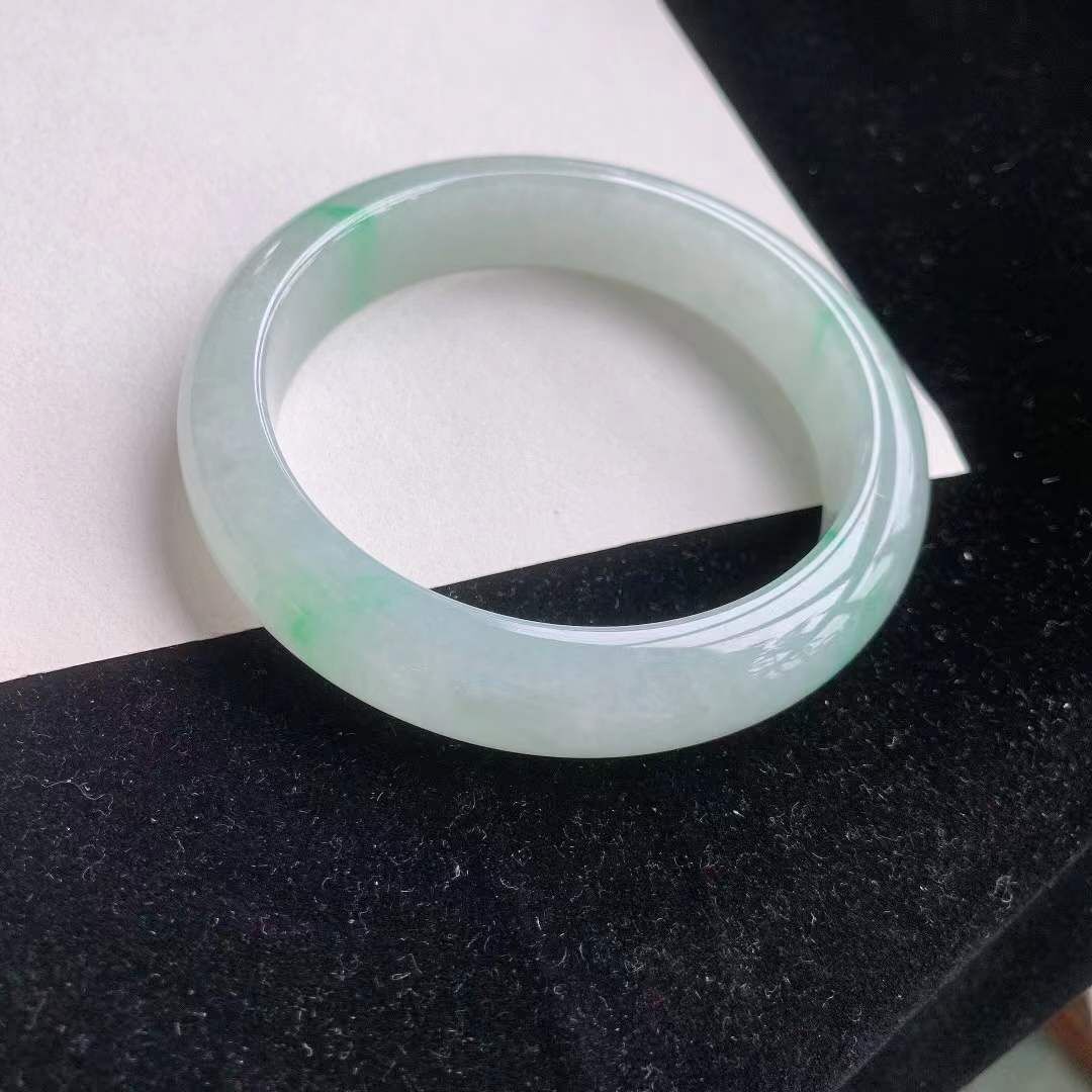 2102633 57.7mm翡翠冰糯飄綠手鐲 (56-58)