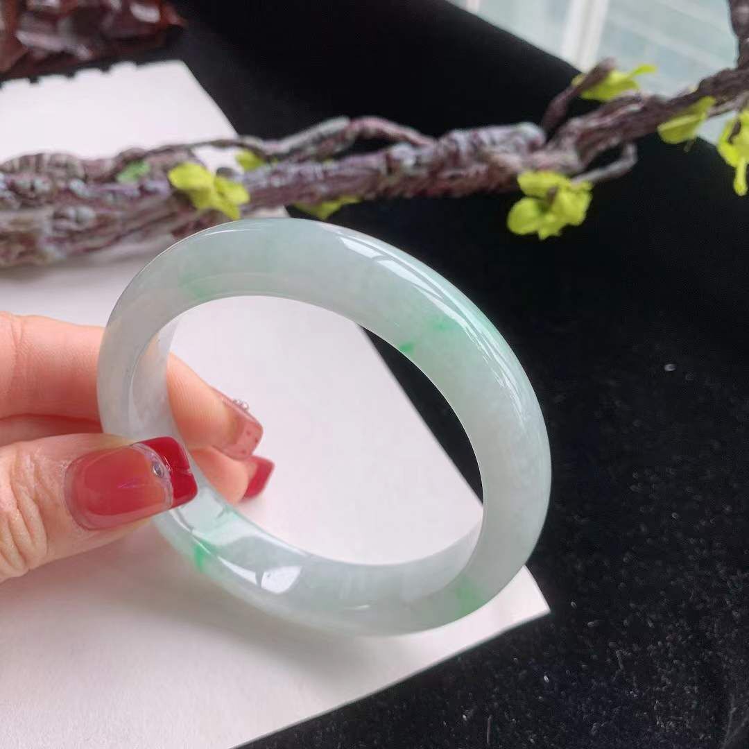 2102633 57.7mm翡翠冰糯飄綠手鐲 (56-58)