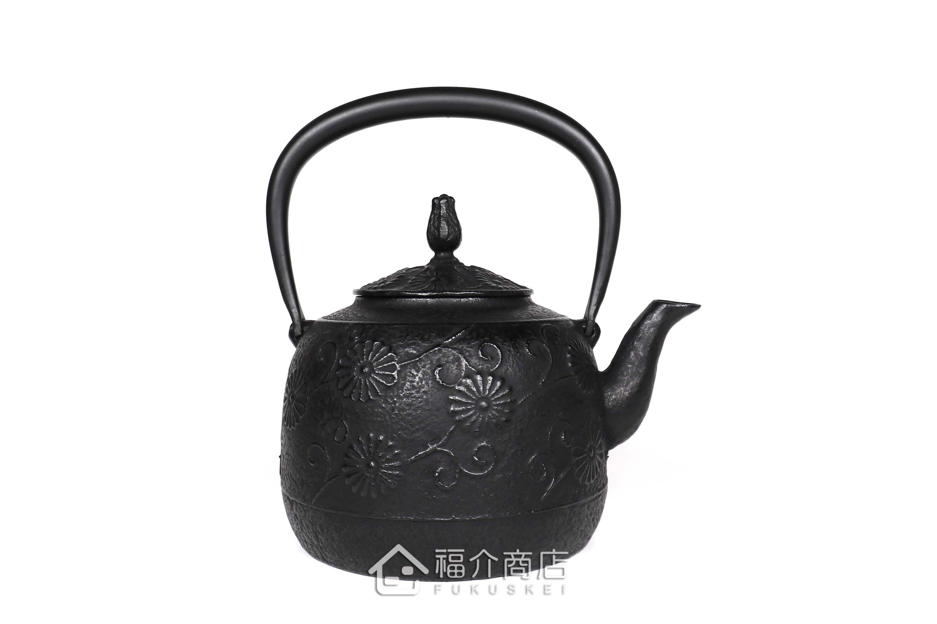 金野和司所製作的日本鑄鐵壺,壺身設計菊造型紋樣,煮水泡茶用的鐵壺