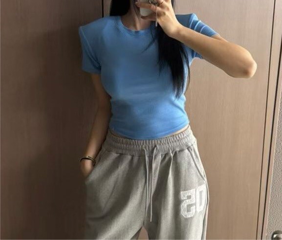 袖布標墊肩短T