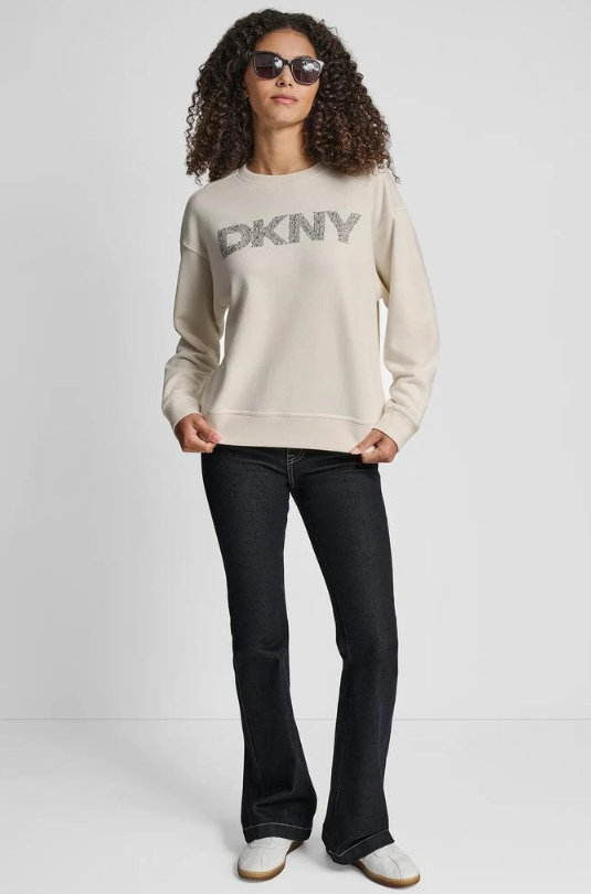 [S] DKNY EGGNOG/SILVER DKNY RHINESTONE STUD LOGO CREW NECK SWEATSHIRT, DJ5T1426-OJM (SD1840)