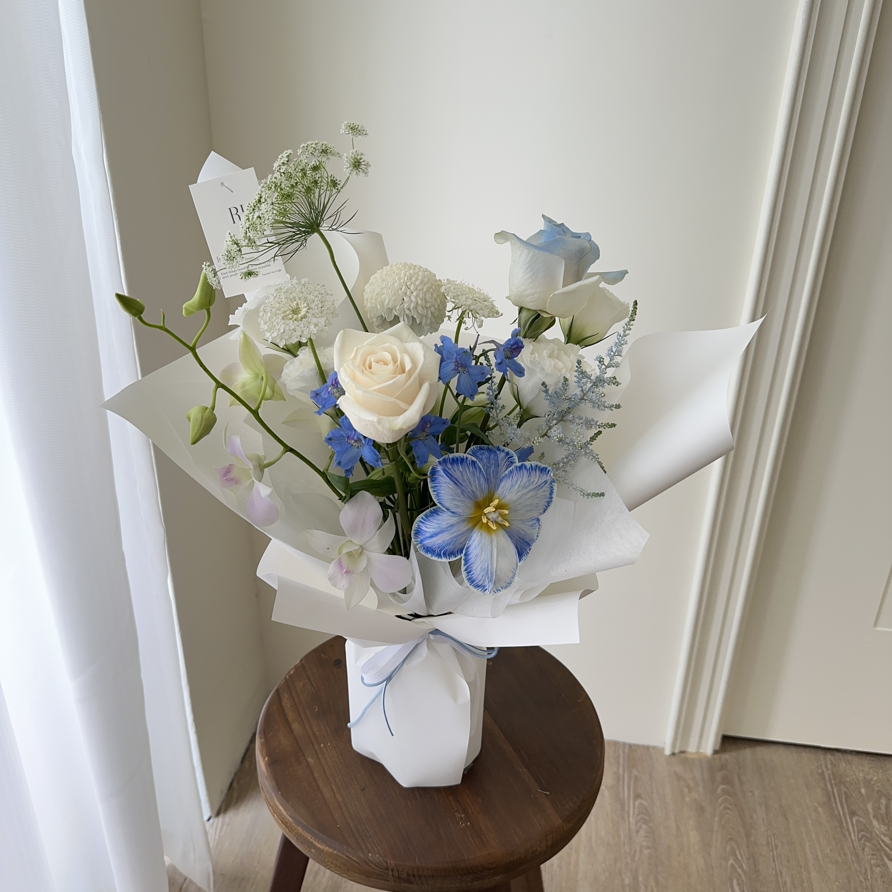 蔚藍海岸-白藍色進口玫瑰綜合鮮花花束