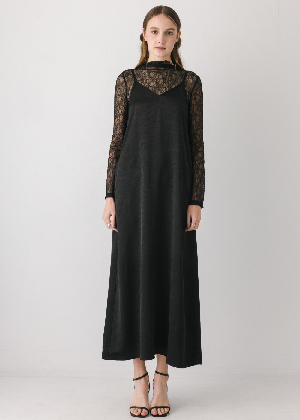 垂墜緞面細肩帶長洋裝