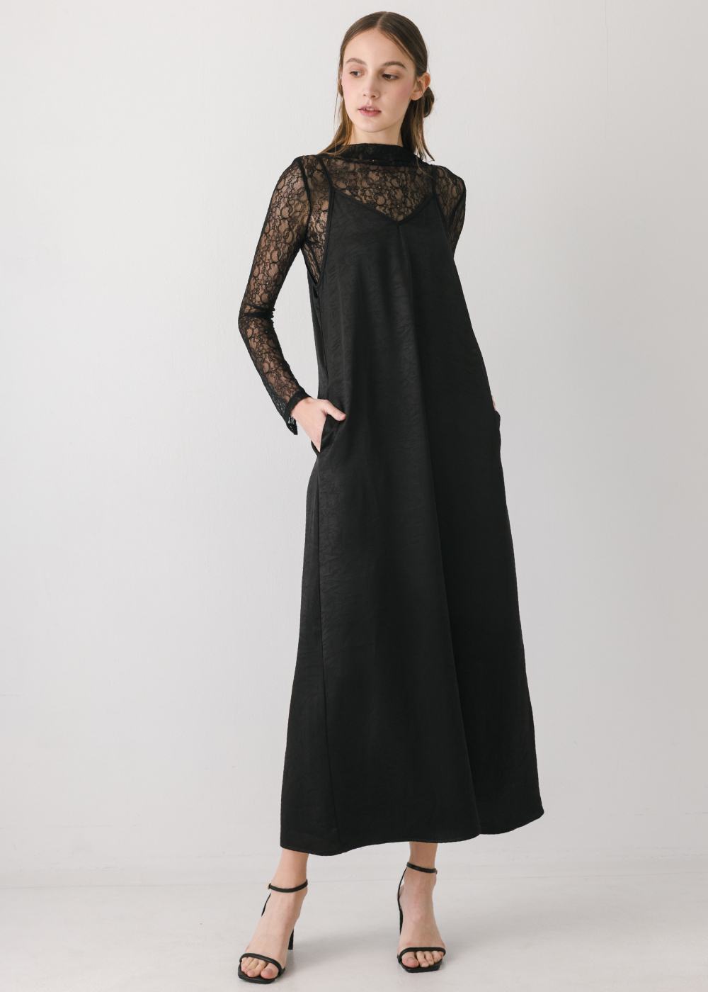 垂墜緞面細肩帶長洋裝