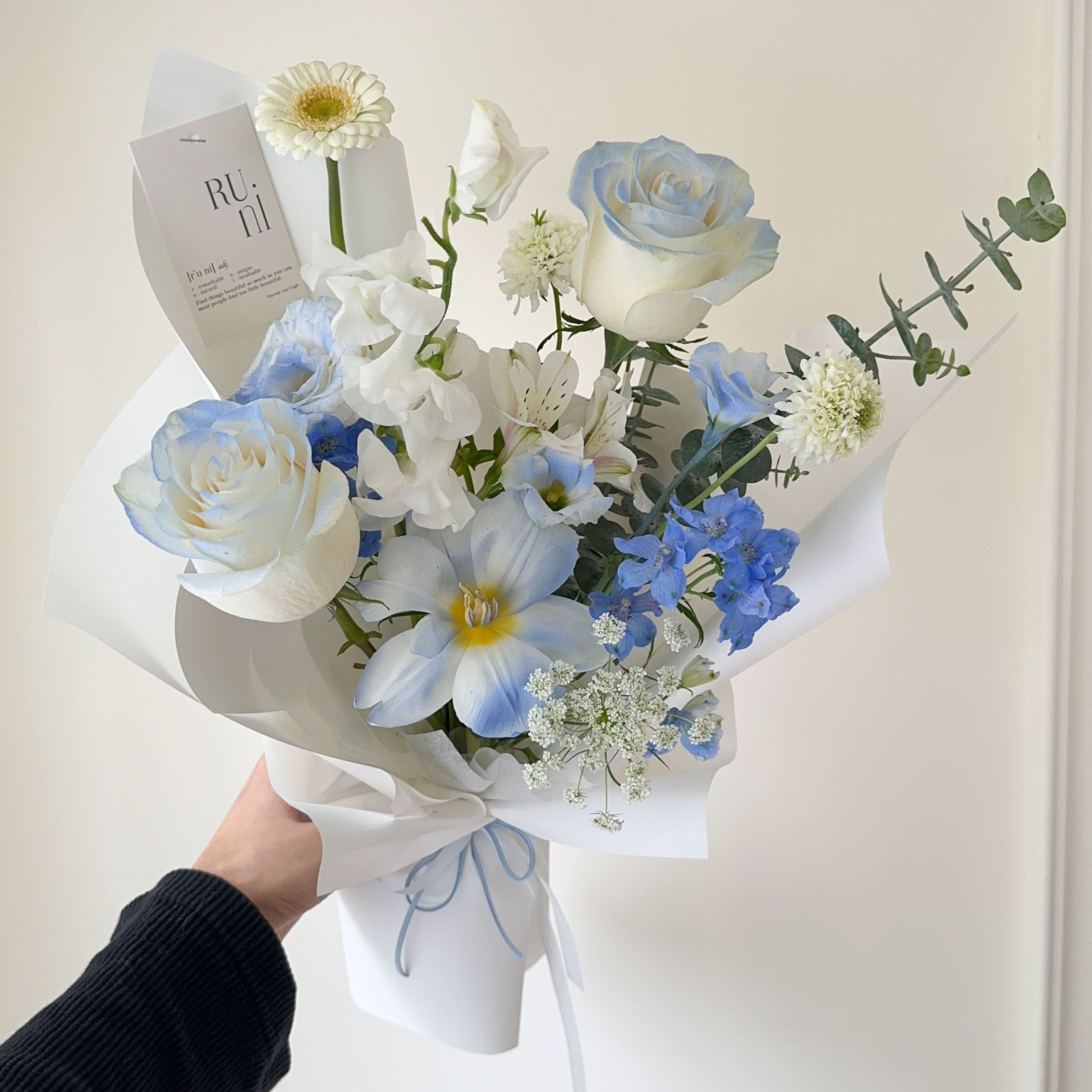 靜謐藍夜-白藍色進口玫瑰綜合鮮花花束