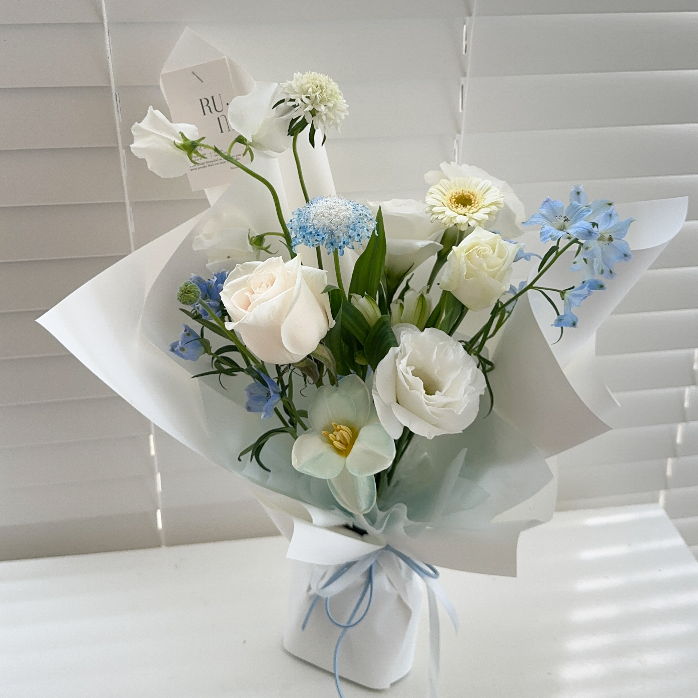 海水正藍-白藍色進口玫瑰綜合鮮花花束