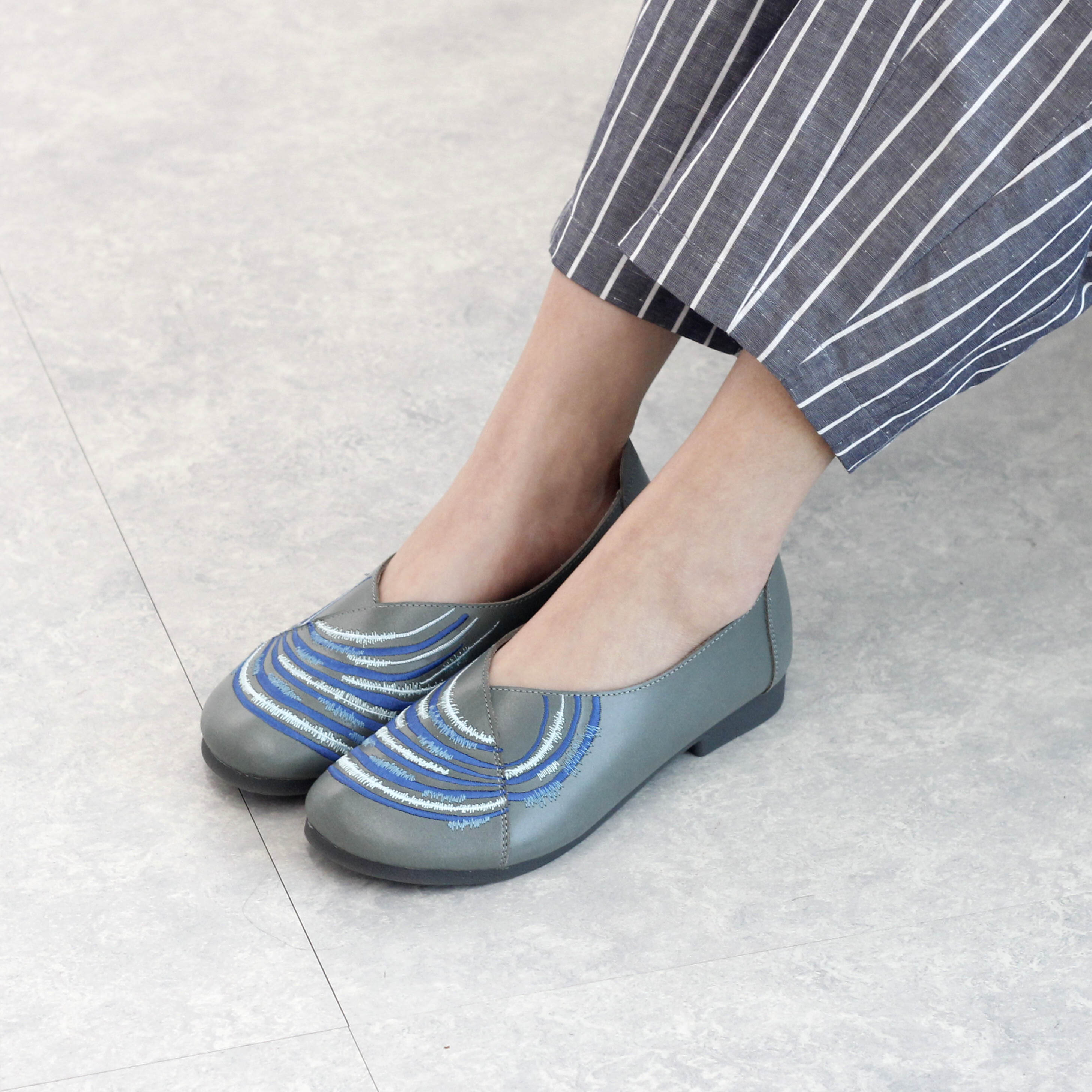 刺繡散步鞋｜甘樂中 (千草藍)