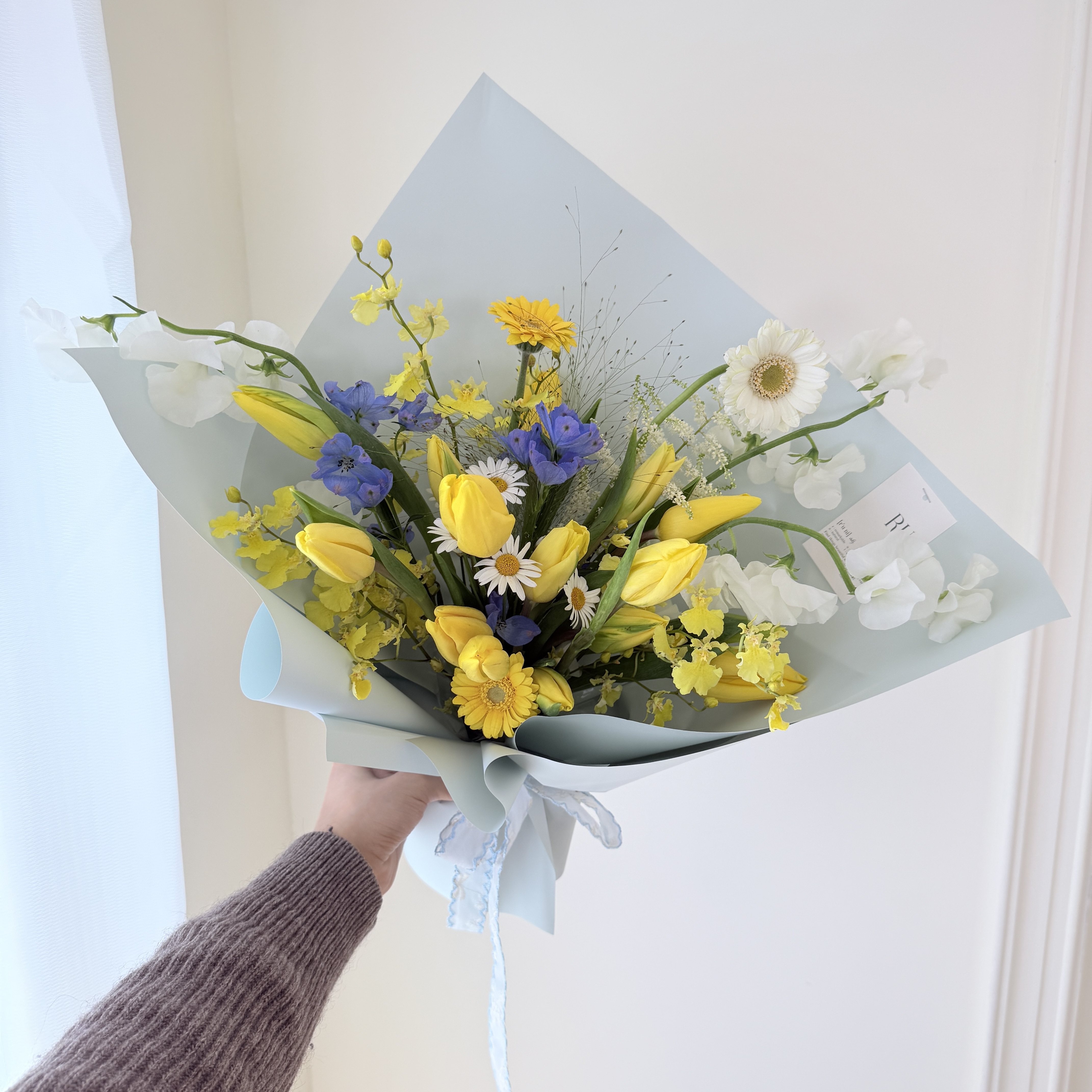 沐光旻茗-白黃藍色進口鬱金香綜合鮮花花束