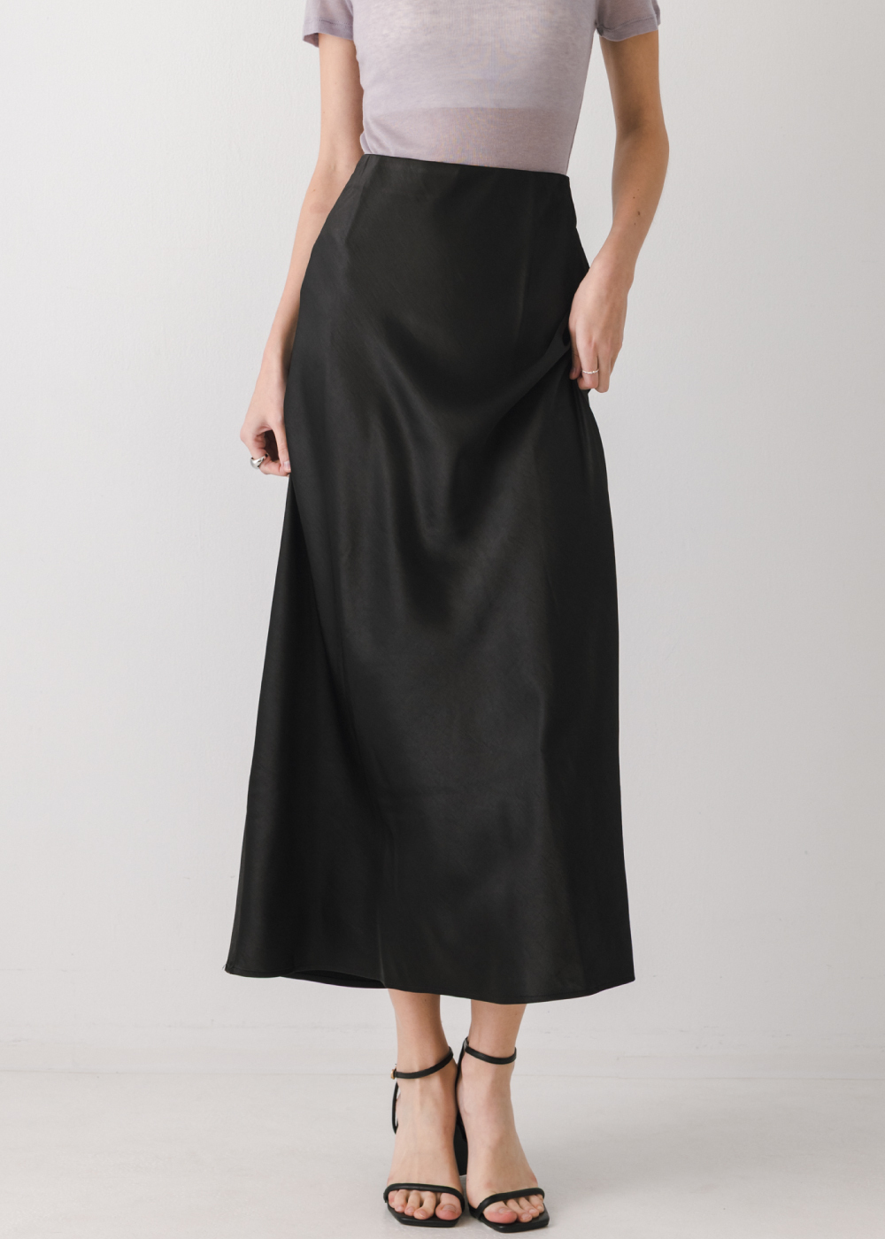 修身光澤感緞面A字裙