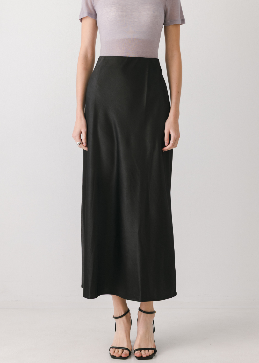 修身光澤感緞面A字裙