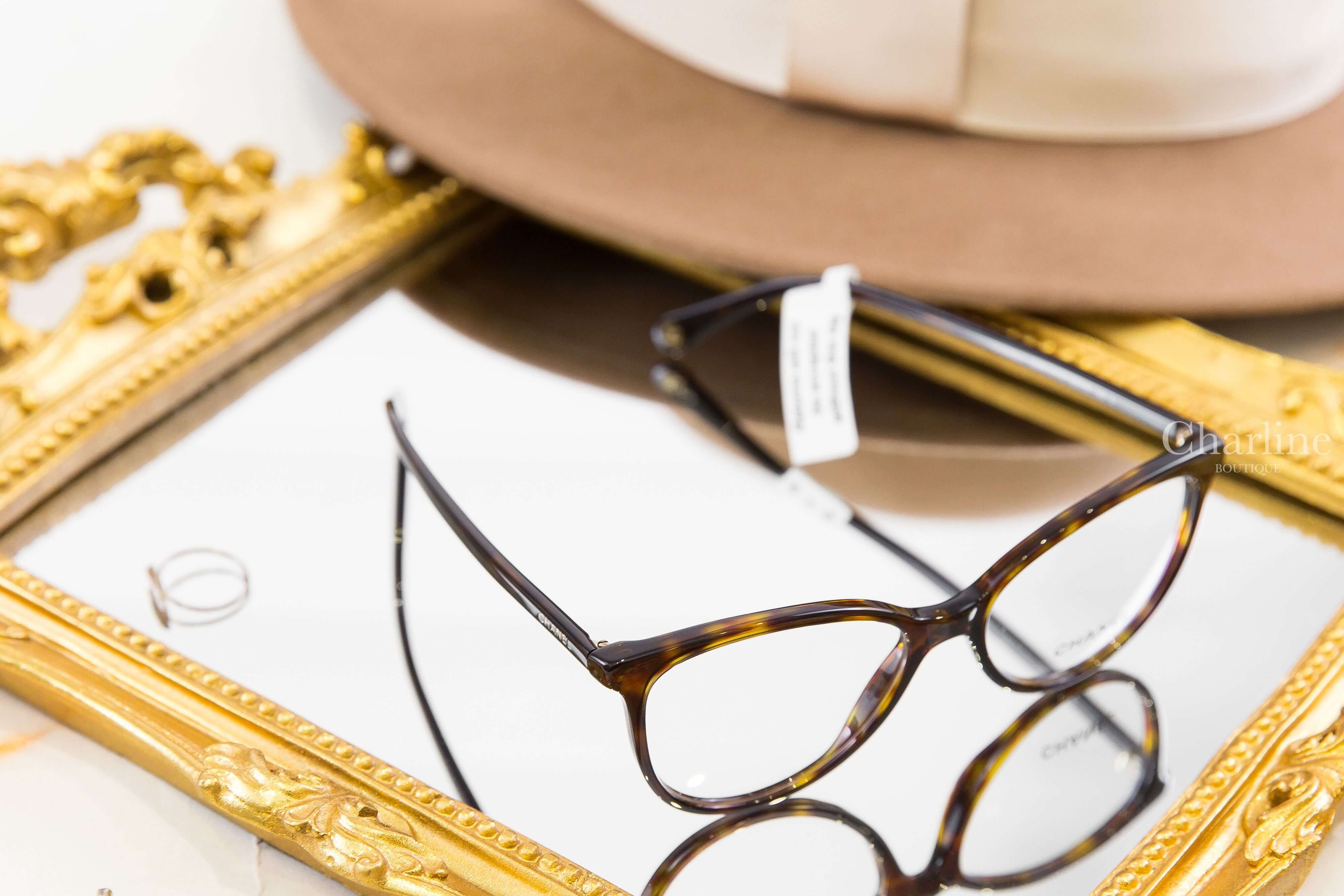 Chanel Butterfly Eyeglasses 深棕色玳瑁蝴蝶形側邊金色 Logo 鏡腳透明圓型CC平光眼鏡-Charline Boutique 精品代購