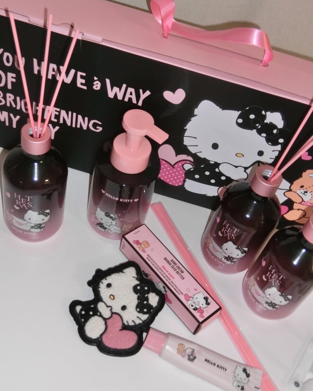 【預購】韓國 hetras. x HELLO KITTY 限量聯名款 卡夾 擴香 香氛 泡泡 保濕 洗手慕斯 護手霜 禮盒組