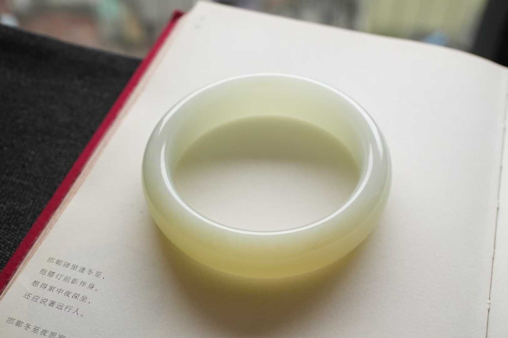 210412 58mm和田玉寬版厚庄老坑料糖白手鐲 (56-58)