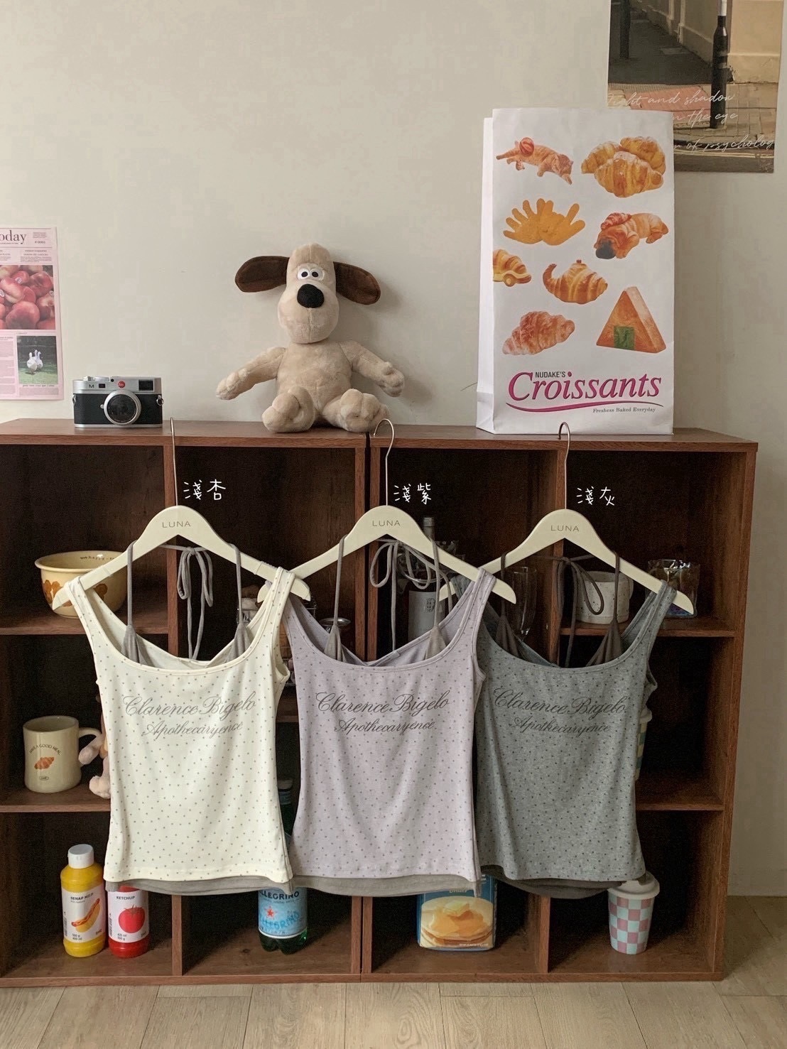 A08 預購字母印花點點撞色假兩件上衣