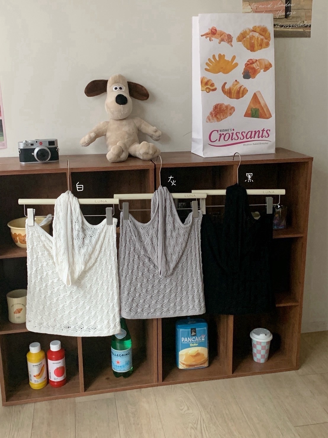 A13 預購掛脖鏤空針織上衣