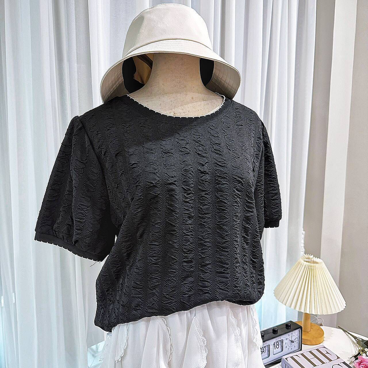 A8220-立體壓紋微澎袖甜美上衣